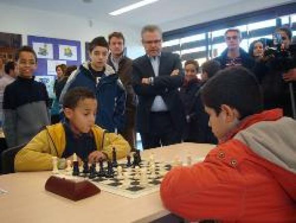 Vint joves participen a la primera olimpíada escolar descacs