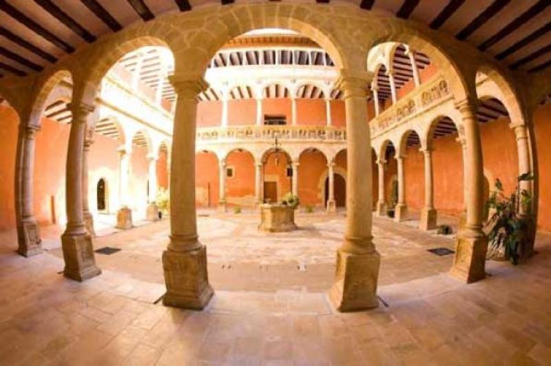Els Reials Col&middot;legis i el Centre d'Interpretaci&oacute; del Renaixement