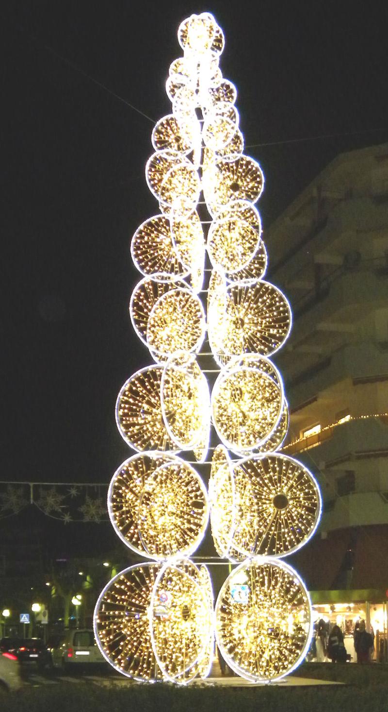 &Aacute;rbol Navidad Salou 2013 Calle Barcelona V&iacute;a Roma 