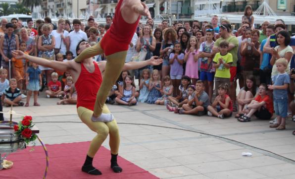 L'agenda de Salou inclourà actuacions diàries de circ al carrer