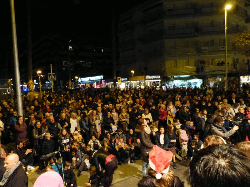 Moment de l'encesa de la il&middot;luminaci&oacute; nadalenca a Salou