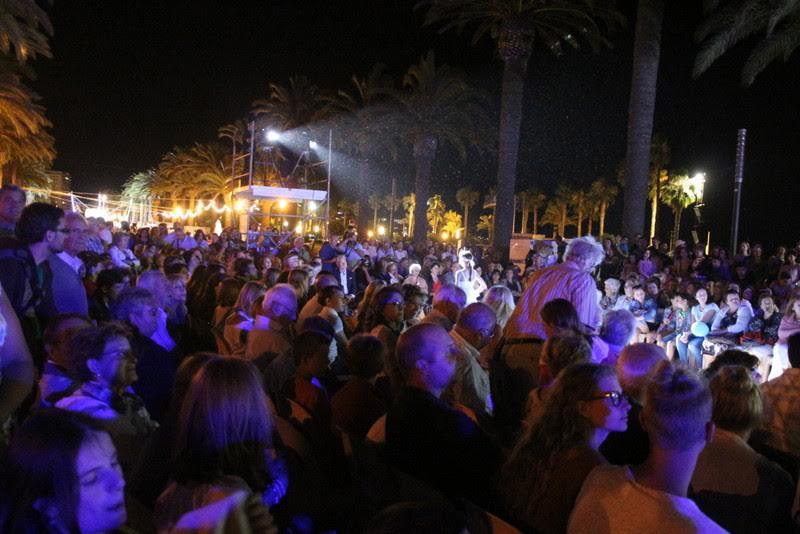 M&aacute;s de 1.500 personas asisten a la pasarela de moda urbana de Salou