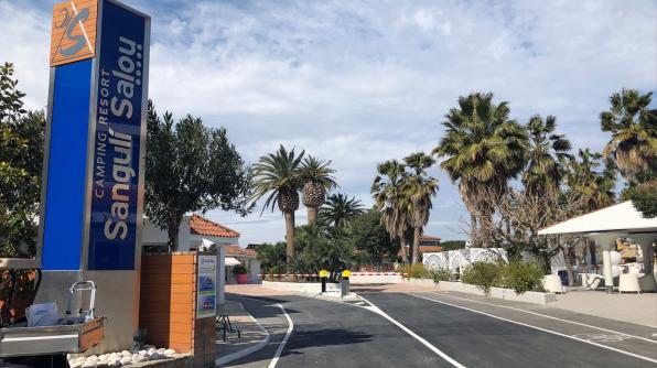 Las barreras de seguridad a la entrada es una de las novedades.