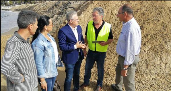 Visita del alcalde a la zona de playas donde se está actuando