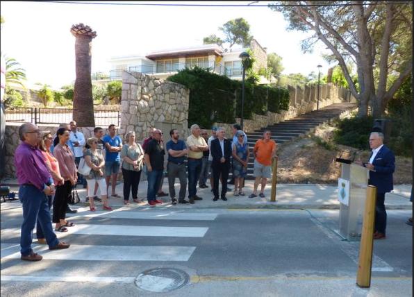 Remodelen the pedestrian passage to access the Cala de la Vinya