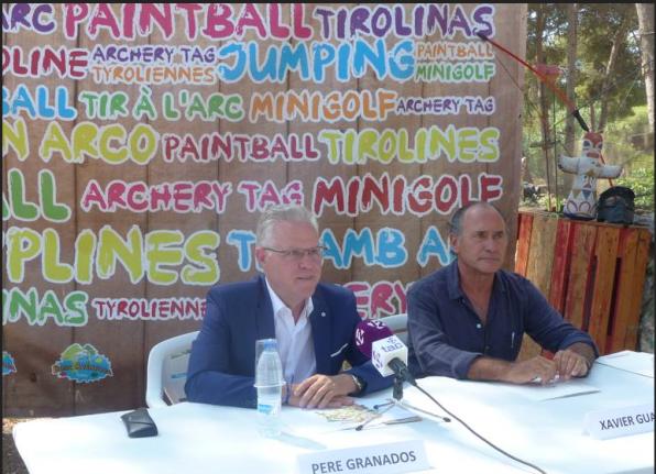 Pere Granados amb Xavier Guardià, durant la presentació Ahir