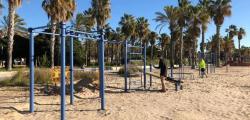 La Playa de Llevant estrena aparatos para ejercicios de calistenia