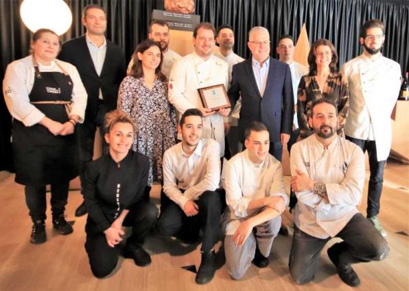 L'equip del Deliranto amb l'alcalde de Salou, Pere Granados