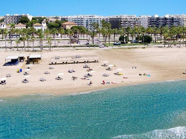 Paseo Marítimo de Salou y al fondo el Hotel Blaumar