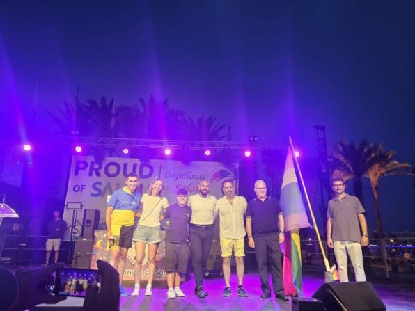 Lectors del Manifiest amb l'alcalde i el regidor d'Igualtat