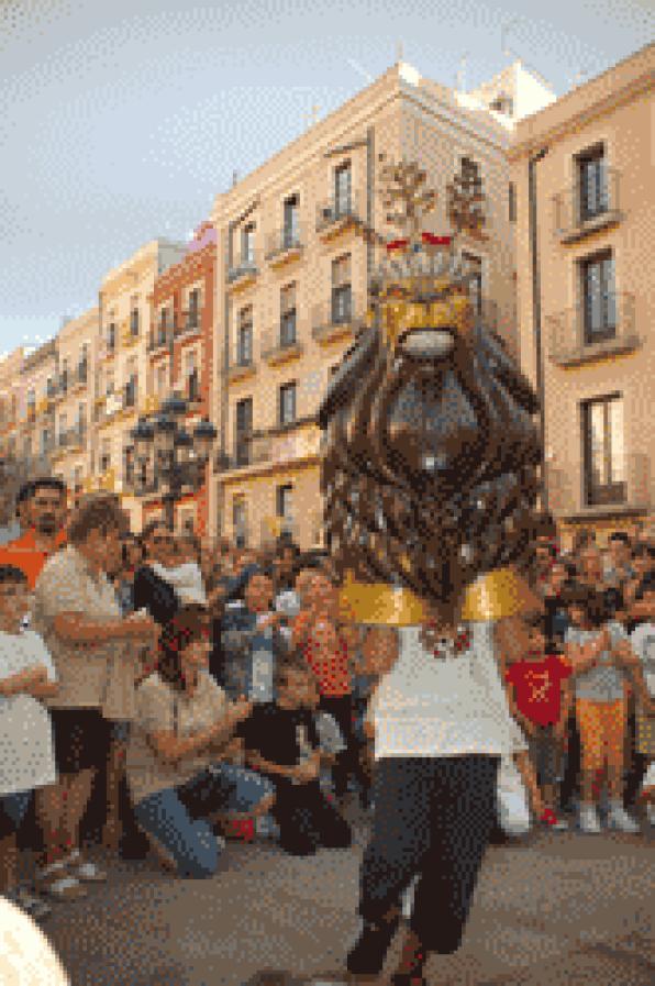 CONTINUA LA FESTA AMB LA BAIXADETA, LA PRESENTACIÓ DEL PREMI PIN I SOL·LER I EL CONCERT DE TXARANGO