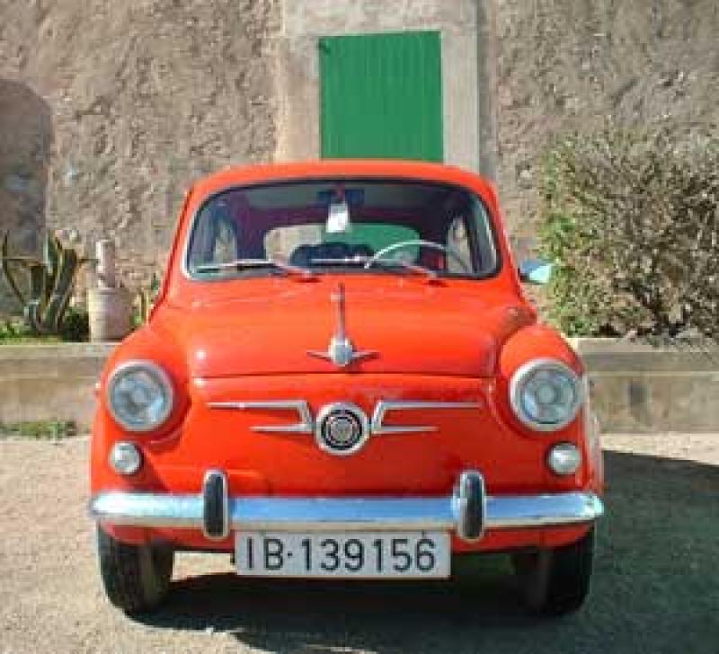 El primer rally Barcelona - Reus de coches Seat cl&aacute;sicos llega a Reus este s&aacute;bado 3 de octubre