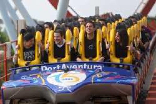 Cesc Fàbregas celebra en Portaventura el 15 aniversario del  parque temático 2