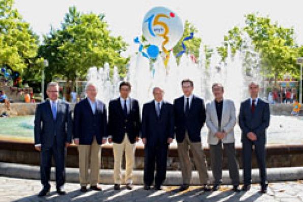 José Montilla ha colocado la primera piedra de la nueva área infantil de PortAventura