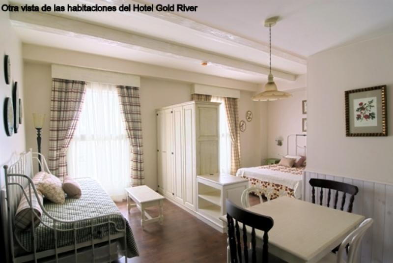 Larry Hagman (JR de Dallas) i Vivky Mart&iacute;n Berrocal inauguren l'Hotel Gold River de PortAventura 4