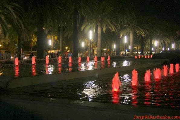 Imagen de fuente Cibernética de Salou de noche