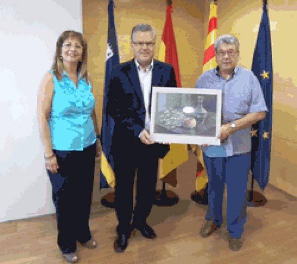 Salou gets a picture of the association &quot;La Palette du Monde '